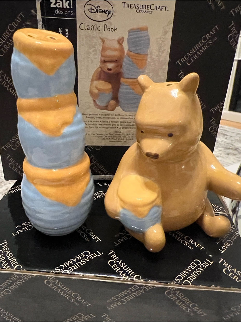 Disney S & P Shakers: Classic Pooh Ceramic Salt & Pepper Shakers, NeW